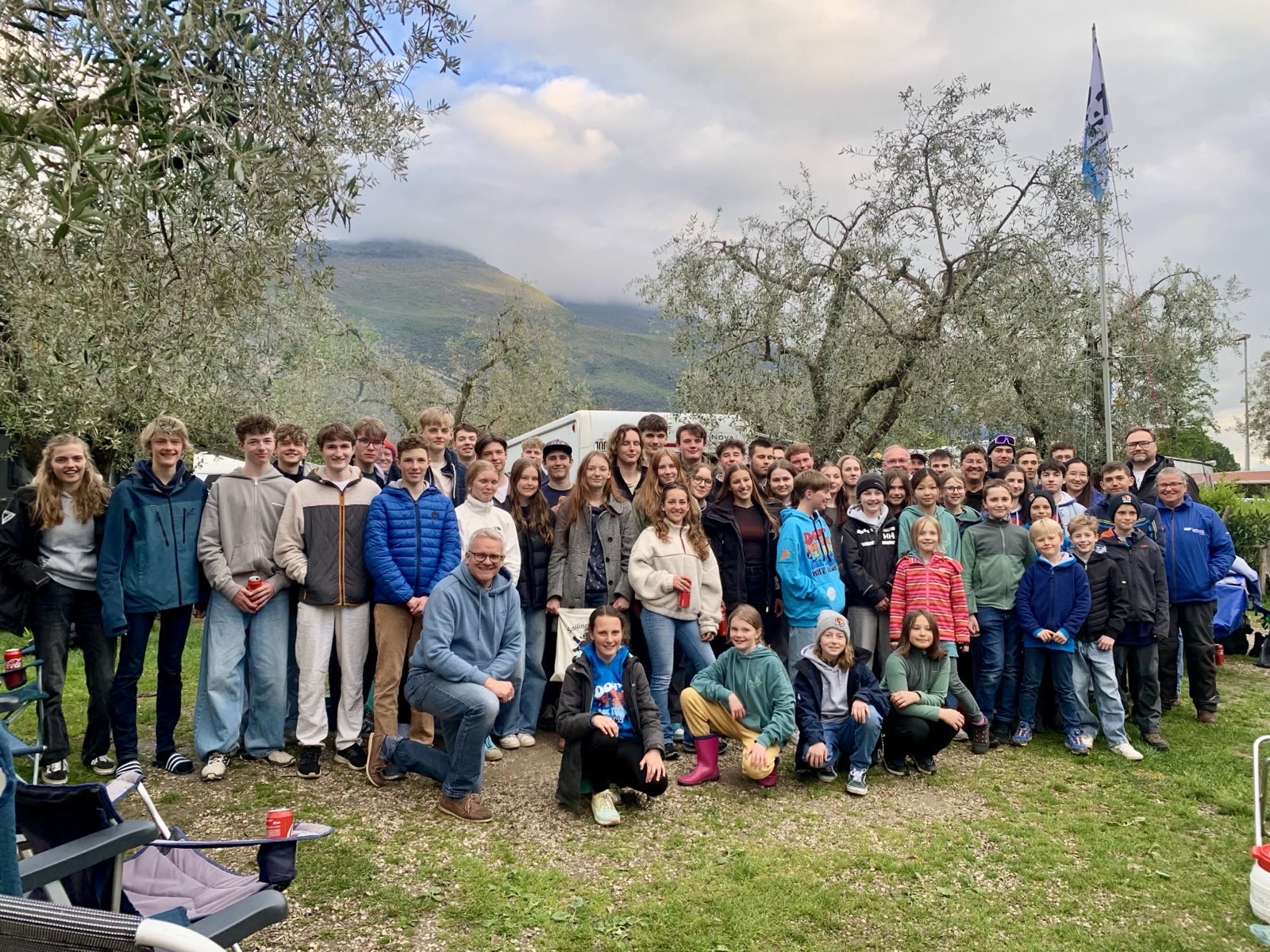 Read more about the article Trotz Regen: Seglerjugend bringt über 60 Aktive am Gardasee zusammen