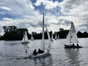 Read more about the article Auf die Conger, fertig, los! Regatta in der Hochheimer Bucht