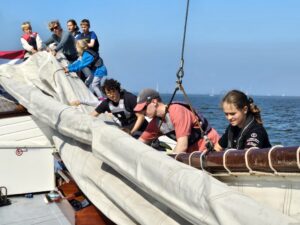 Mehr über den Artikel erfahren Jetzt anmelden: Jugend-Segeltörn 2026 – noch Plätze frei!