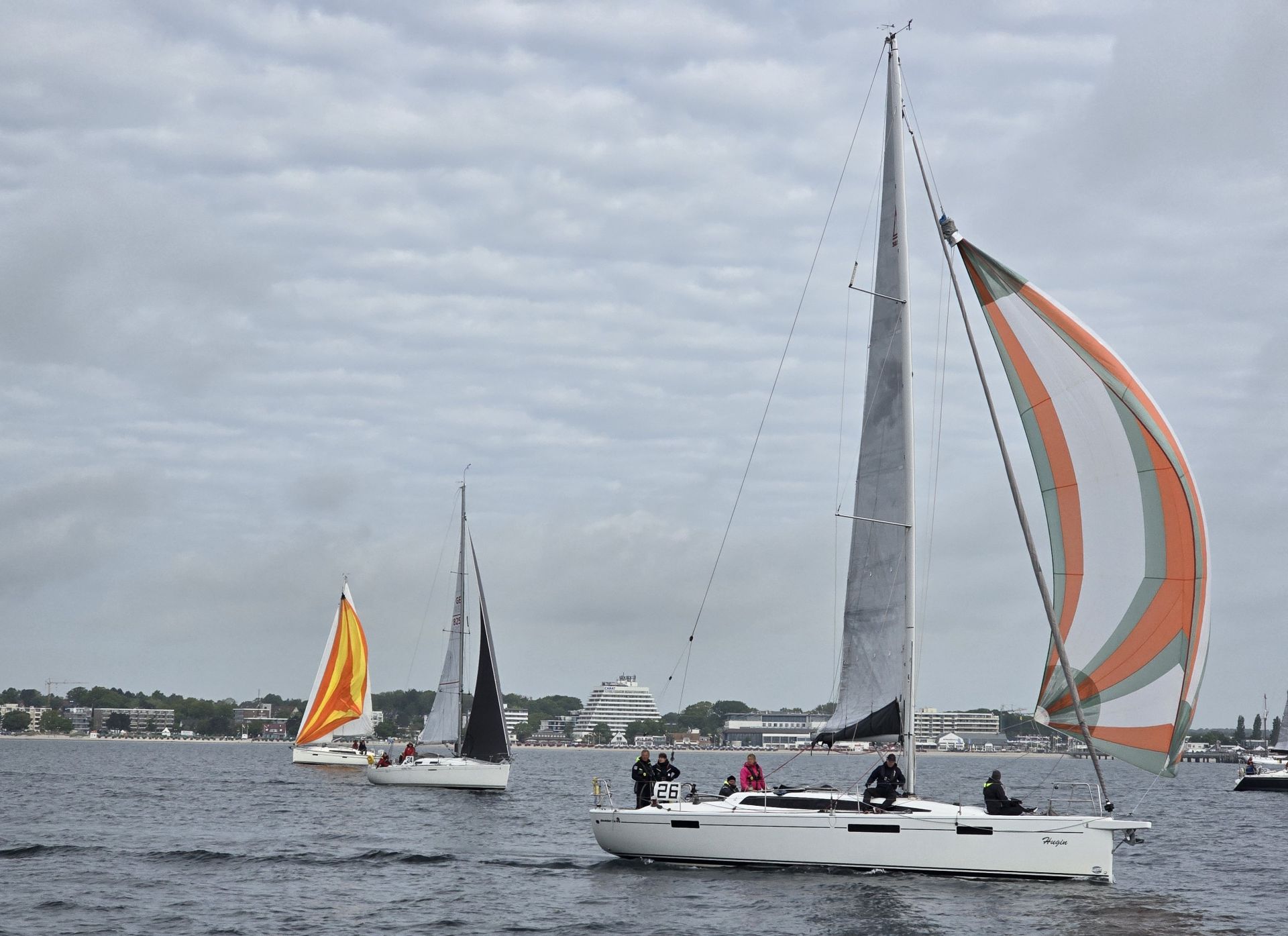 Mehr über den Artikel erfahren 33. Hessenregatta 2026 mit 7. Hessenmeisterschaft – Eine Woche voller Segelsport, Gemeinschaft und besonderer Momente